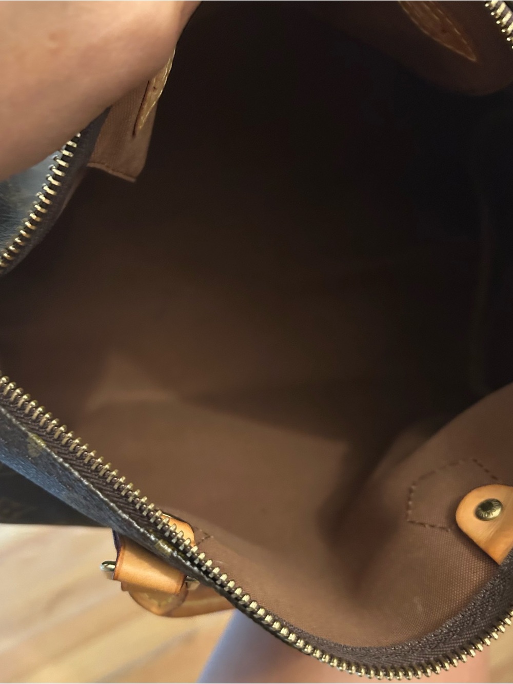 Authentic Louis Vuitton Speedy 30 in Monogram canvas - Picture 8 of 15